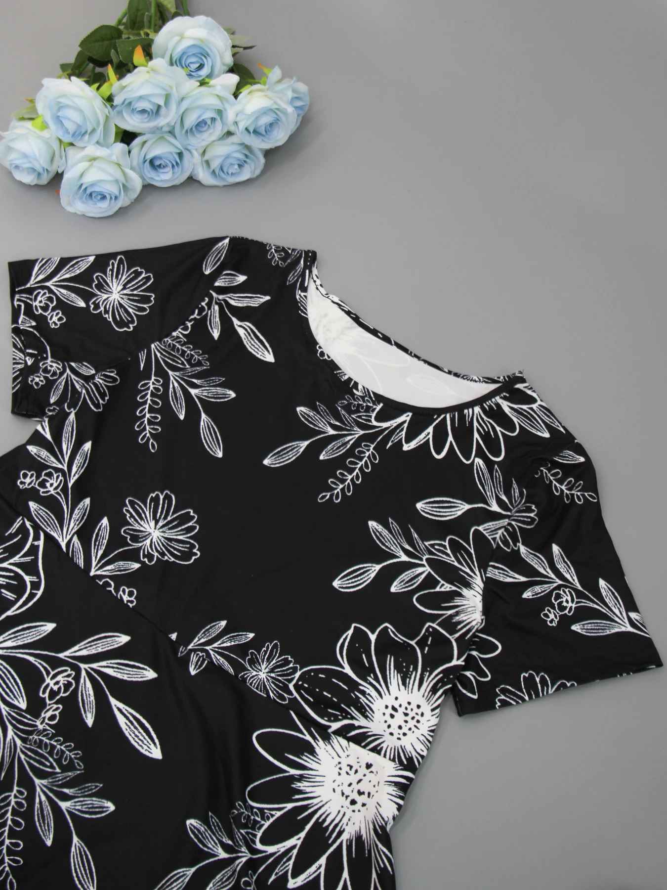 Plus size womens short-sleeved dress with round neck floral printed long skirt casual beach skirt big hem skirt 250509