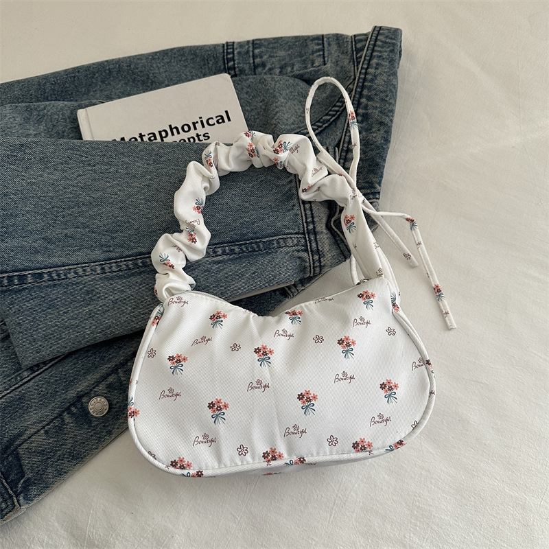 Single Shoulder Sweet Fresh Niche Design Women's Underarm Bag New Free Delivery Designer Bag Casual Versatile Handheld Luxury Bag Crescent Bag