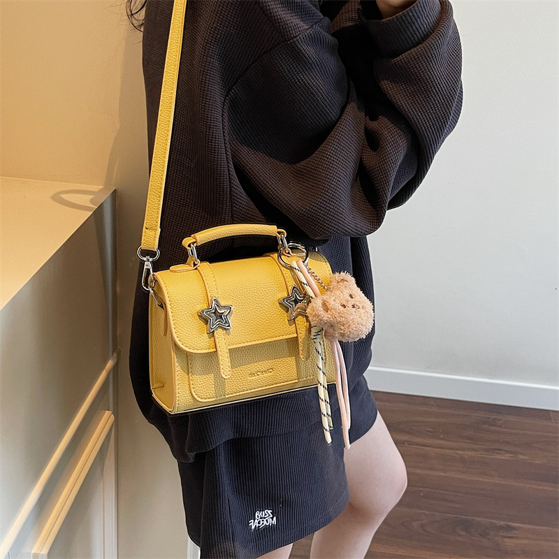 Fashionable sophisticated college handbag for women 2025 new style fashionable and simple commuting shoulder crossbody bag