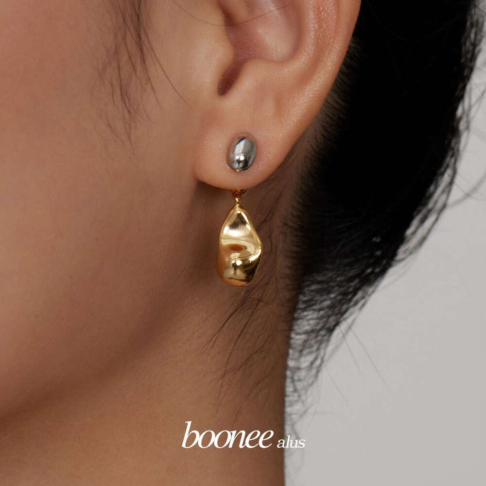 Lazy style in early summer, paired with French commuting color blocked water droplet earrings, niche design earrings