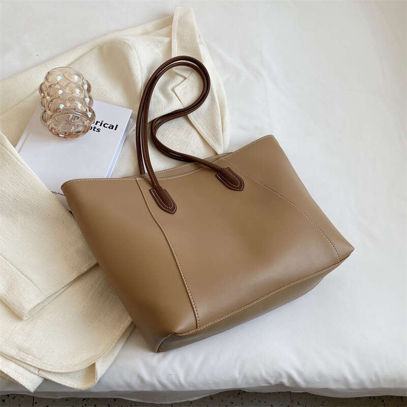 Big Women 2025 Rabbit Pendant Women's Large Capacity Classroom Commuter Single Shoulder Tote Bag New Casual Versatile Fashion