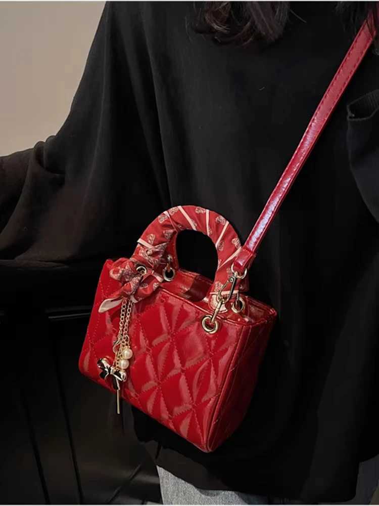 Premium Diamond Latt Mini Crossbody Bags Wen Red PU Leather Delie Handbags Lady Fi Shoder Bag Z250516