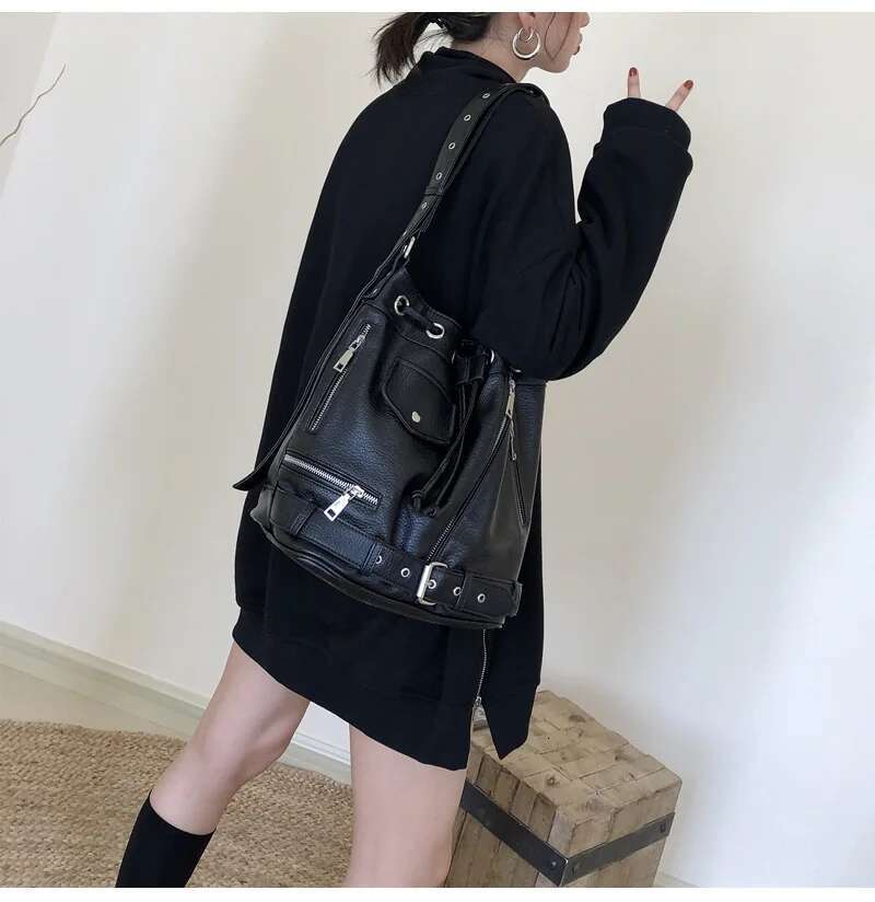 NIGEDU Rock Style Women Shoulder Bag Punk Rivet Messenger Bags PU Leather Handbags Female Designer Motorcycle Bucket Totes Black