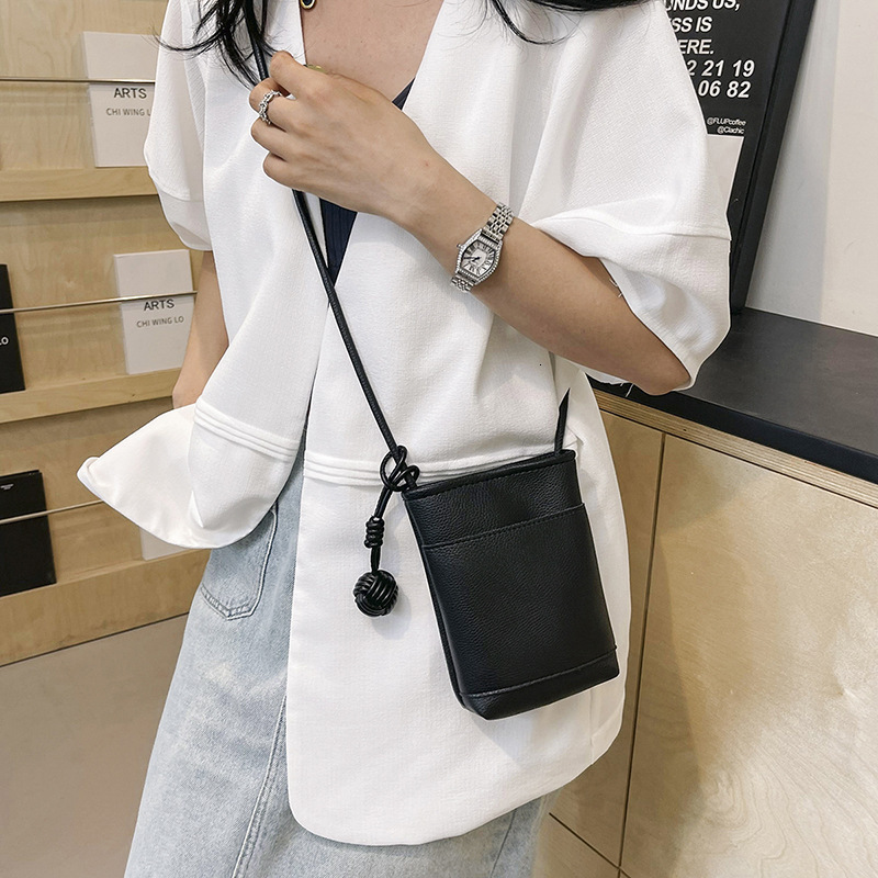New mobile phone multifunctional commuting light luxury fashionable simple crossbody bag women's commuting bag solid color designer cute and exqu