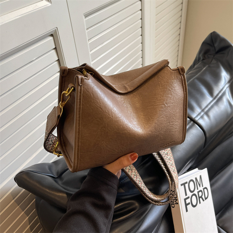 2025S designer French three-dimensional small women versatile new fashion commuting broadband shoulder crossbody pillow bag