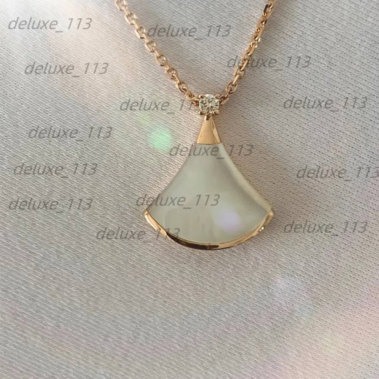 S Small Skirt Necklace For White Mother In Law Scalloped Rose Gold Pendant Collarbone Chain Designer Jewelry Women