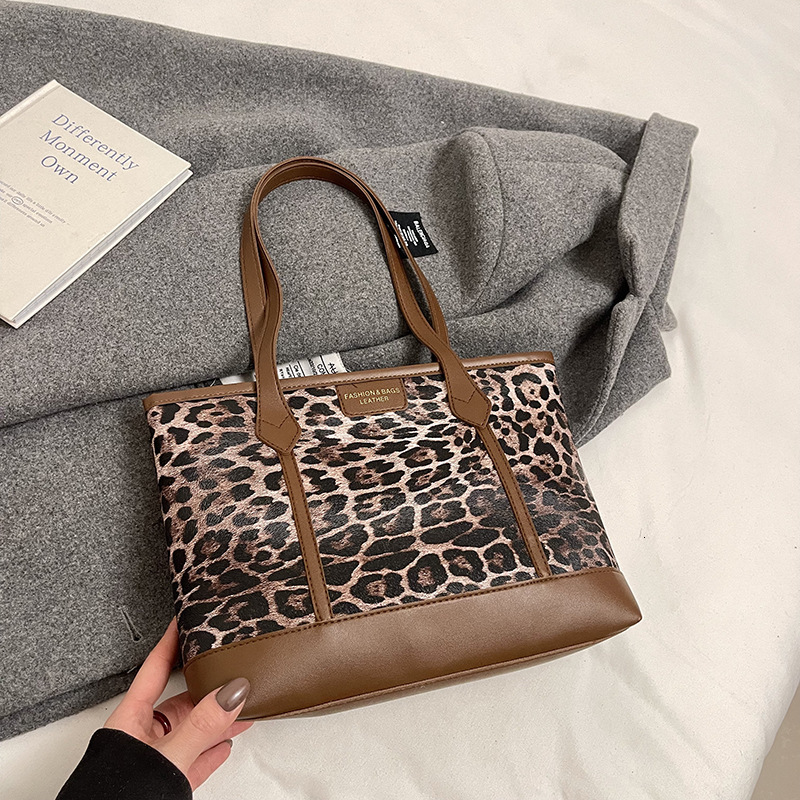 Free Delivery Designer Bag Fashion Tote Women's 2025 New Winter Trendy Shoulder Large Capacity Relaxed Leopard Print Armpit Luxury Bag