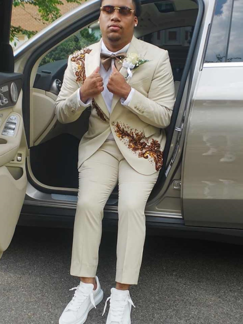 Handsome Crystal Wedding Tuxedos 2 Piece Set Jacket Pants Peaked Lapel Men Suit Designer Appliques Groom Blazers Customized