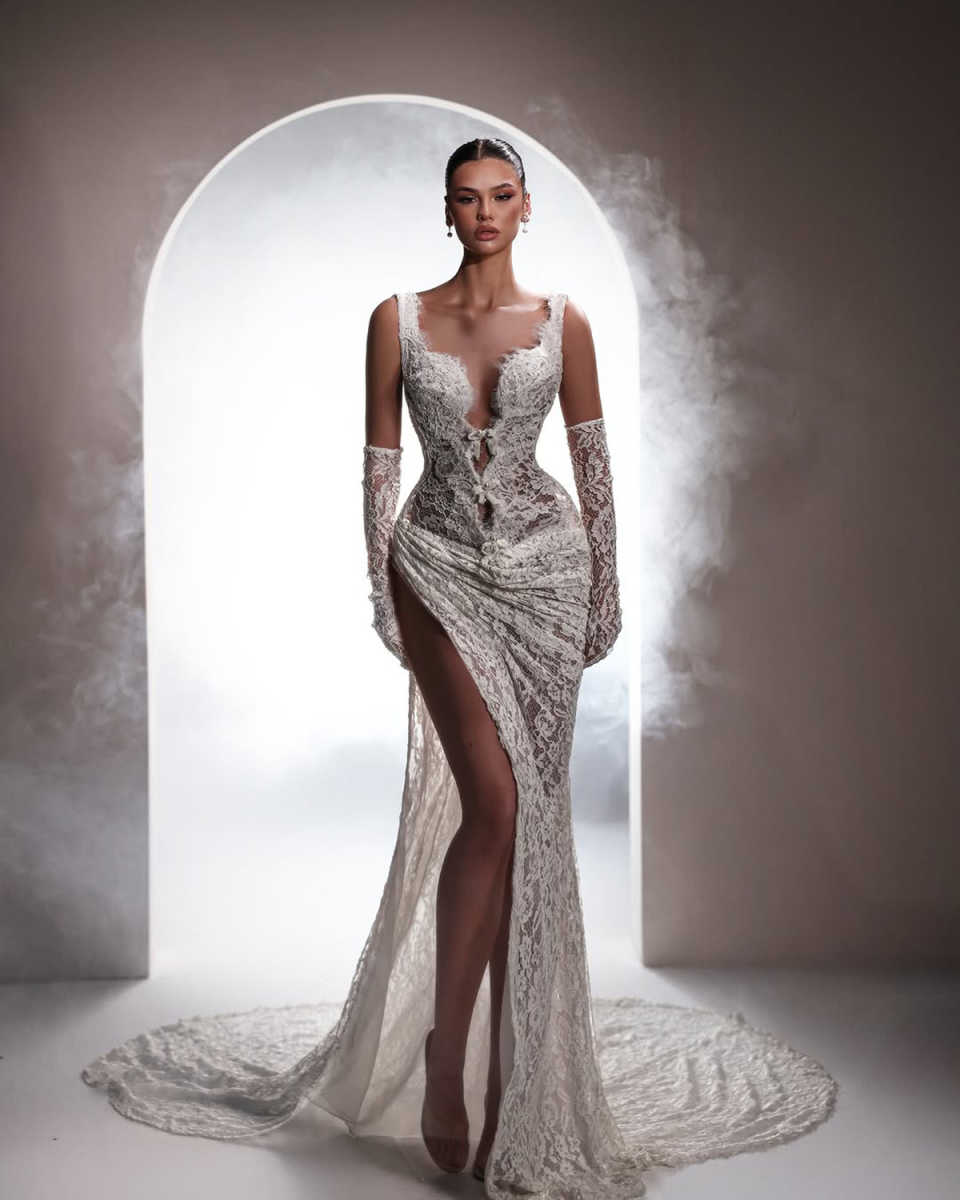 Classic Wedding Dress For Women Sheer Neck Sleeveless Bridal Gown Lace Split Side Detachable Train Dresses Custom Made vestidos de novia