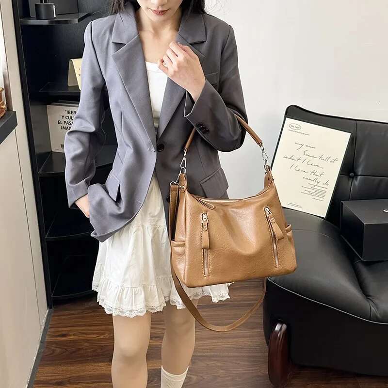 New In 2025 Spring Summer: Women's Fashionable Commuter Bag - Large Capacity, Retro Messenger Style With Textured Shoulder Strap