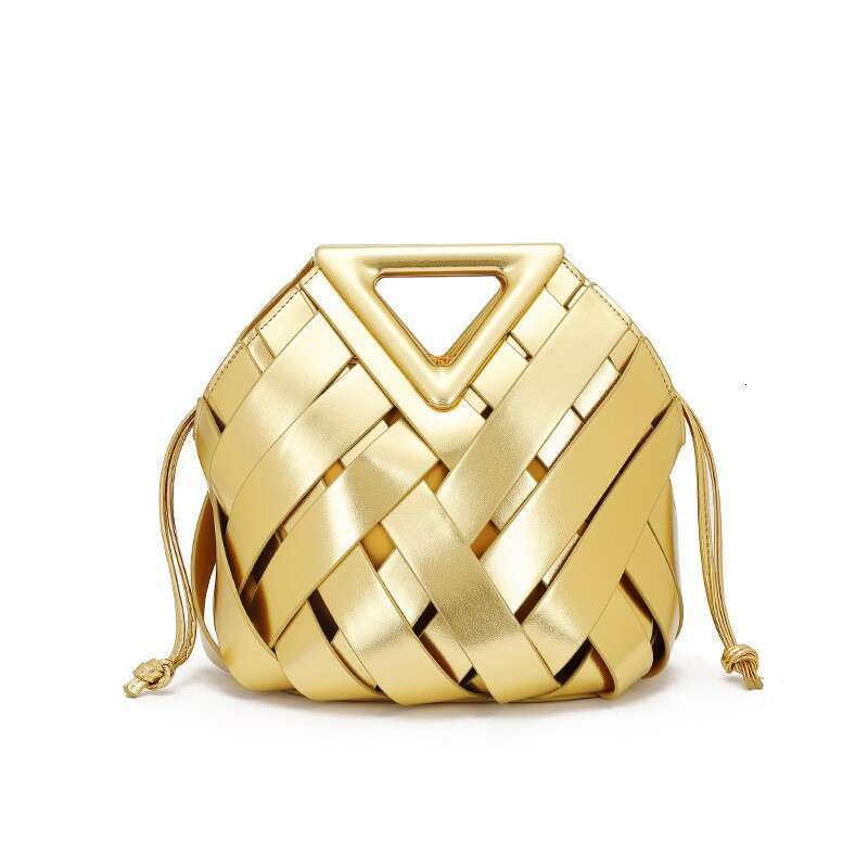 Large Capacity New Vegetable Basket handbag messenger bag Triangular Magnetic Buckle Hand Woven Hollow Women's Bag