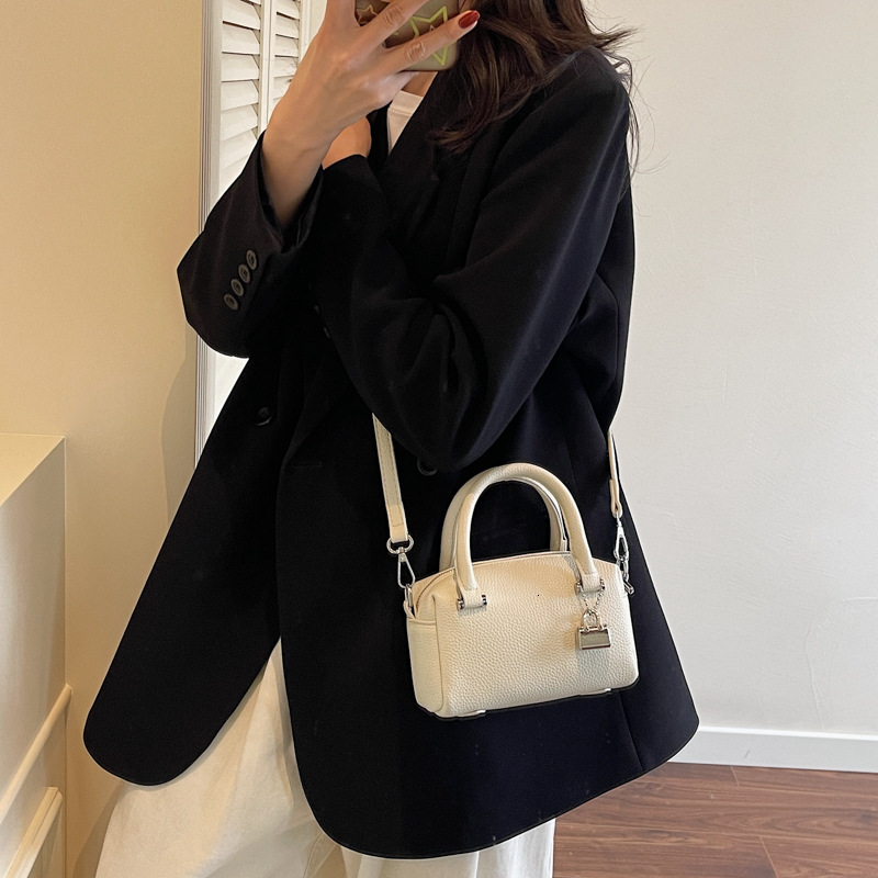 Advanced Western style Light Luxury Handheld Pillow for Women 2025 New Fashionable and Versatile Exquisite Super Hot Single Shoulder Crossbody Bag