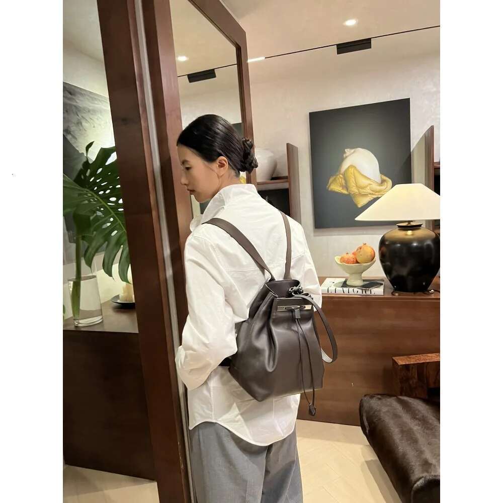 High Quality Designer Bags Leather Casual Backpack Commuter Versatile Portable Large Capacity Bucket Travel Bag Womens Luxury Bag