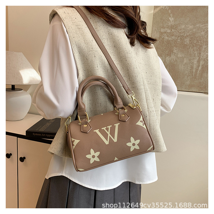 Premium sense of printing handbag 2025 new retro old flower letters women's bag hundred crossbody bag trend pillow bag