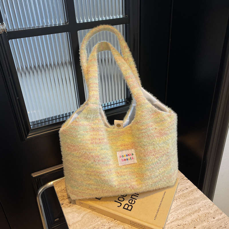Free Delivery Designer Bag Winter Large Capacity Plush Female Niche Design Shoulder Ins Style Versatile Student Tote Luxury Bag