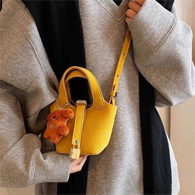 New vegetable basket mini bucket bag women's new high-end texture designer frosted crossbody bag niche single shoulder bag vegetable basket commu
