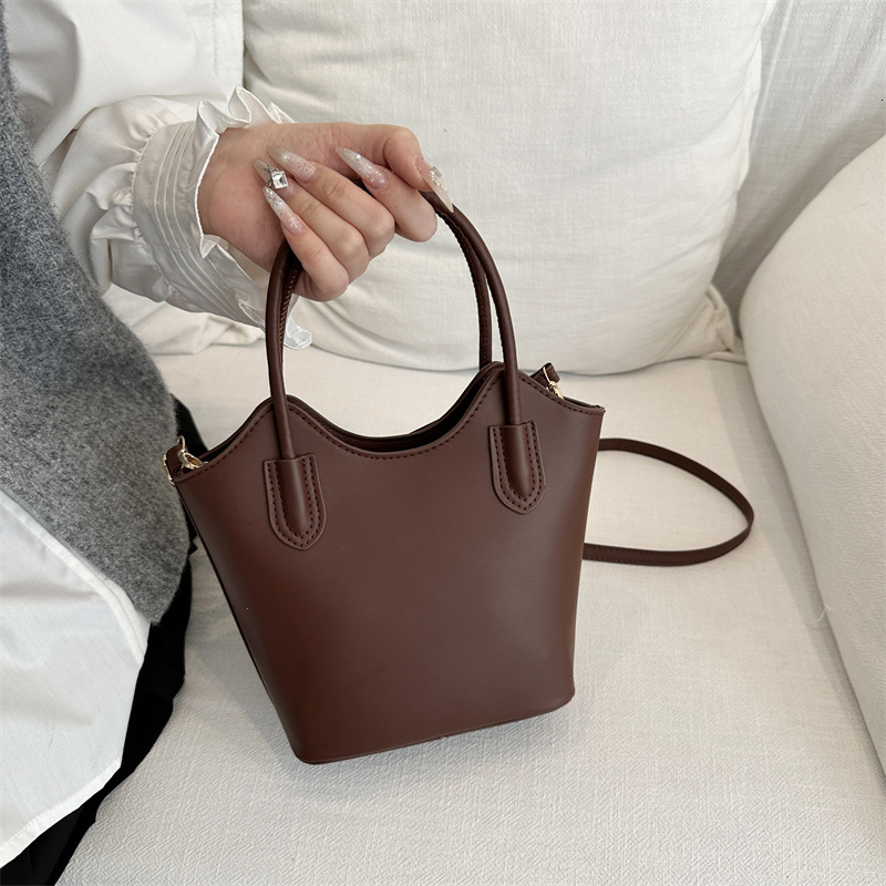 Free Delivery Designer Bag 2025 Solid Color Bucket Hand Commuter Crossbody Fashion Simple Vegetable Basket Women's Bag Luxury Bag