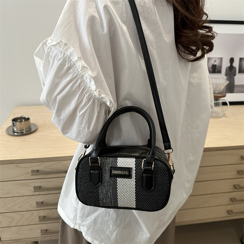 New bag texture striped contrast handheld 2025 new designer high-end retro Boston shoulder crossbody bag simple and fashionable