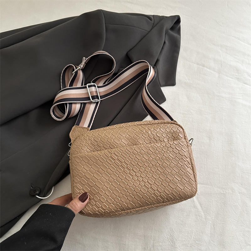 This Year's Popular Korean Version Single Shoulder Crossbody 2025 Spring/summer New Versatile Ins Niche Design Luxury Bag Small New Free Delivery