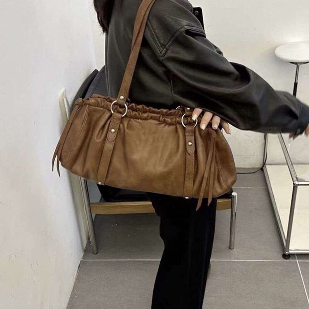 2025 New Women's Fashion Versatile Premium Commuter Underarm Dumpling Bun Large Capacity Folded Single Shoulder Stick Bun