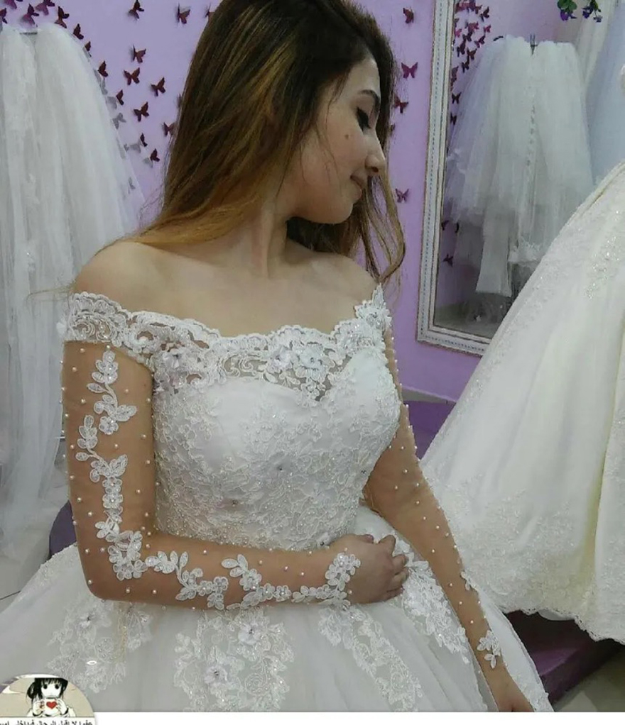 Luxury Off The Shoulder Lace Ball Gown Wedding Dresses Long Sleeves Beaded Chapel Train Wedding Bridal Gowns