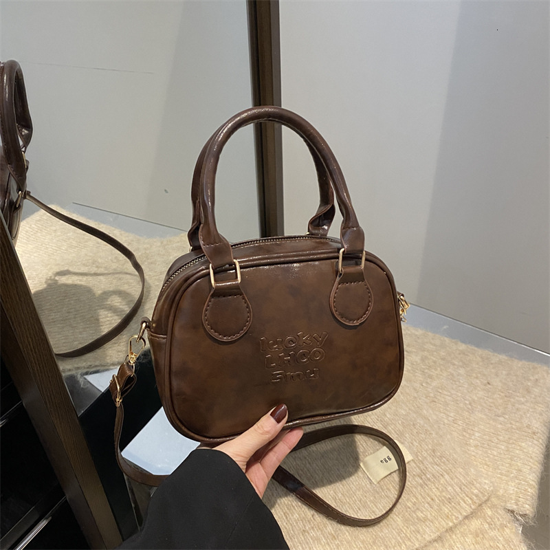 Free Delivery Designer Bag This Year's Popular Versatile Hand Held Small Square 2025 New Winter Fashion Niche Korean Solid Color Single Shoulder 