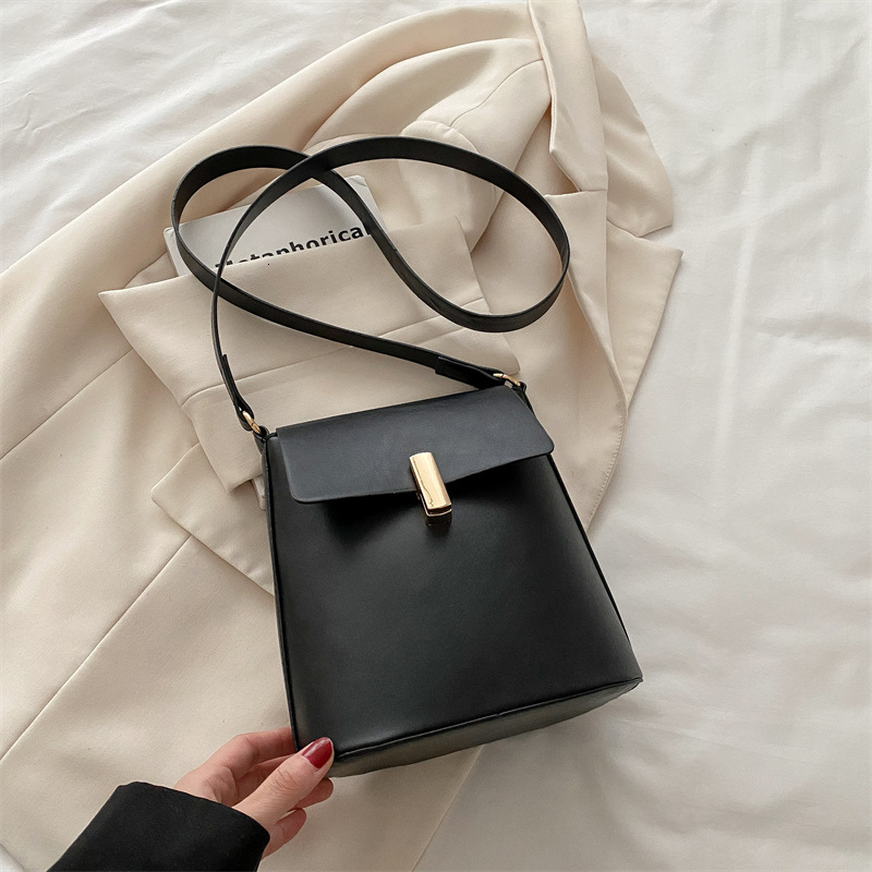 Texture Luxury Bag Single Shoulder 2025 Spring New Fashion Crossbody Commuting New Free Delivery Designer Bag Simple Women's Small Bag