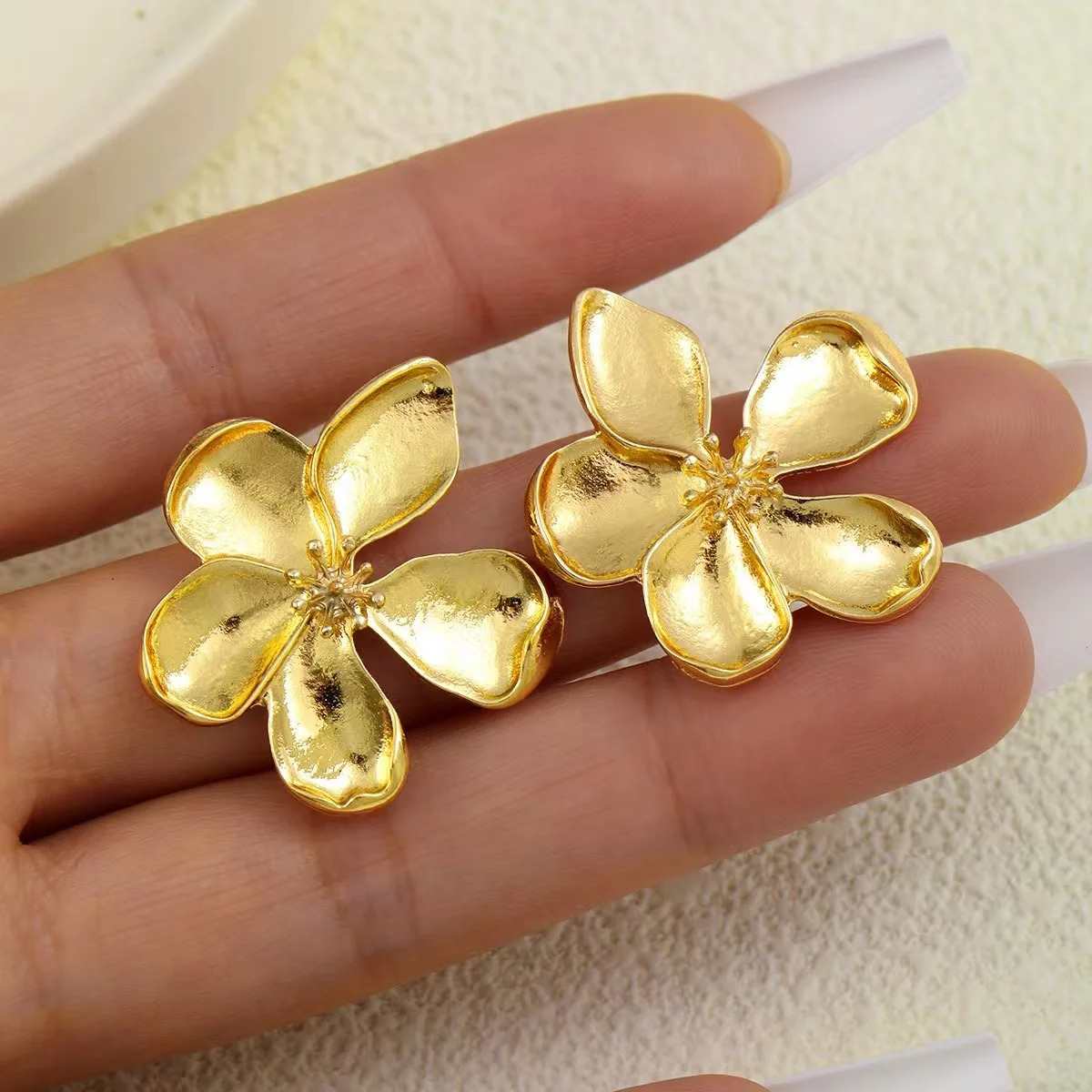 With Exaggerated Metallic Texture And Light Three-Dimensional Flower Earrings From Europe And America 250515