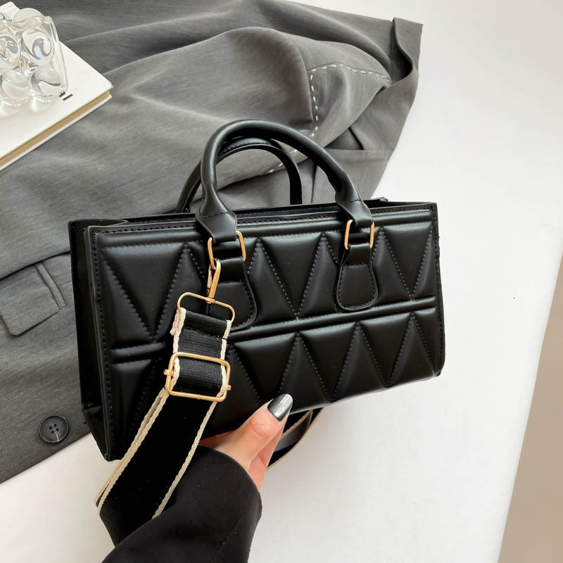 Free Delivery Designer Bag Premium 2025 Fashionable Versatile Ins Stylish Handheld Small Square Broadband Crossbody Bag Luxury Bag