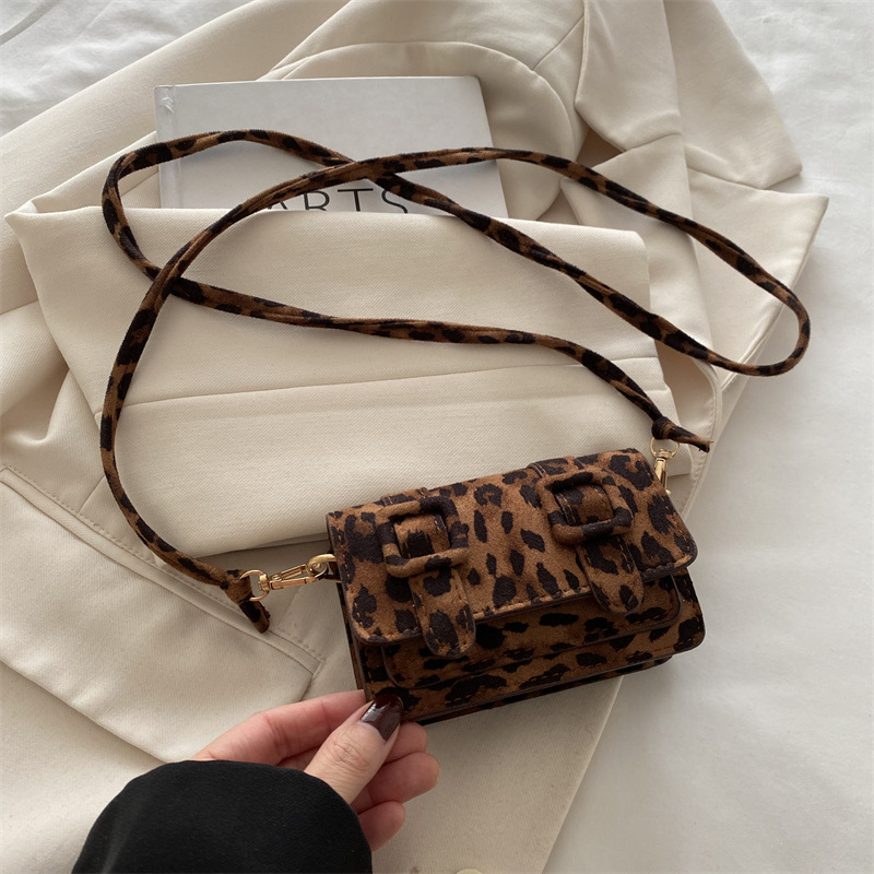 Free Delivery Designer Bag 2025 New Leopard Print Ultra Mini Small Square For Girls Crossbody Red Envelope Women's Winter Versatile Luxury Bag