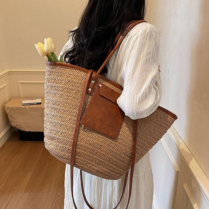 free shipping 2025 new hot designer Shoulder Bags for women Handbag Weaving large capacity beach bag casual tote brown