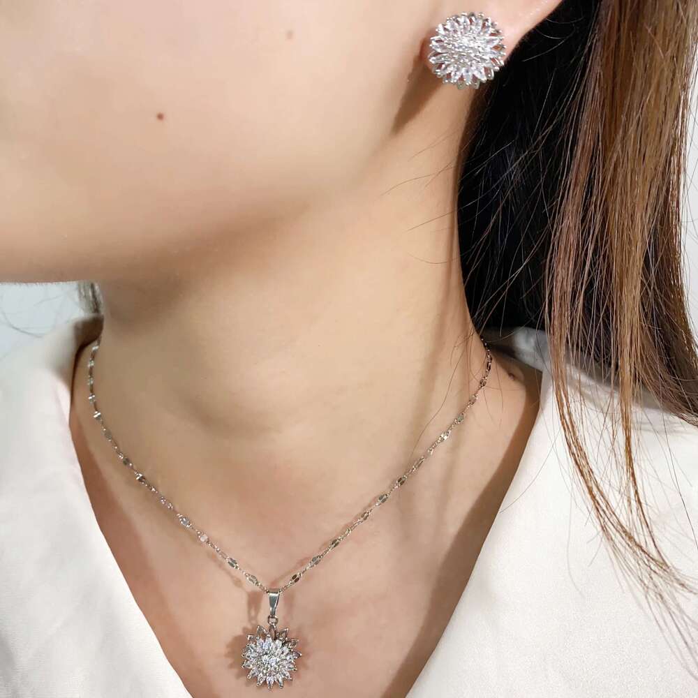 Fashion 2-Piece Of Suower Inlaid Zirconium Rotating Earrings Necklace Women Couple Holiday Gift Set Party Jewelry