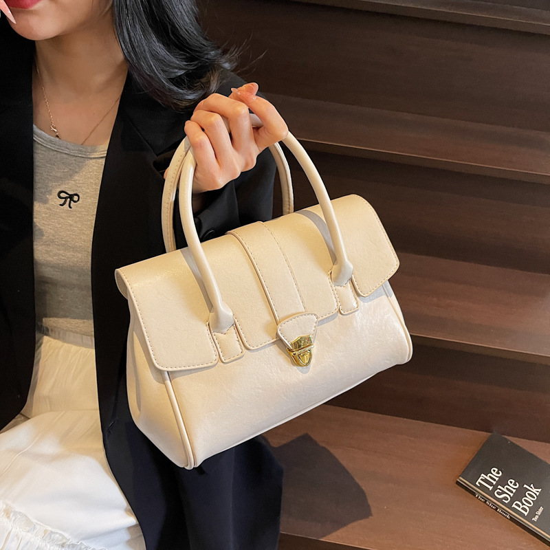 Top Quality New Free Delivery Designer Bag For Spring And Summer 2025 Large Capacity Casual Crossbody Bag Casual Handheld Commuting Handbag