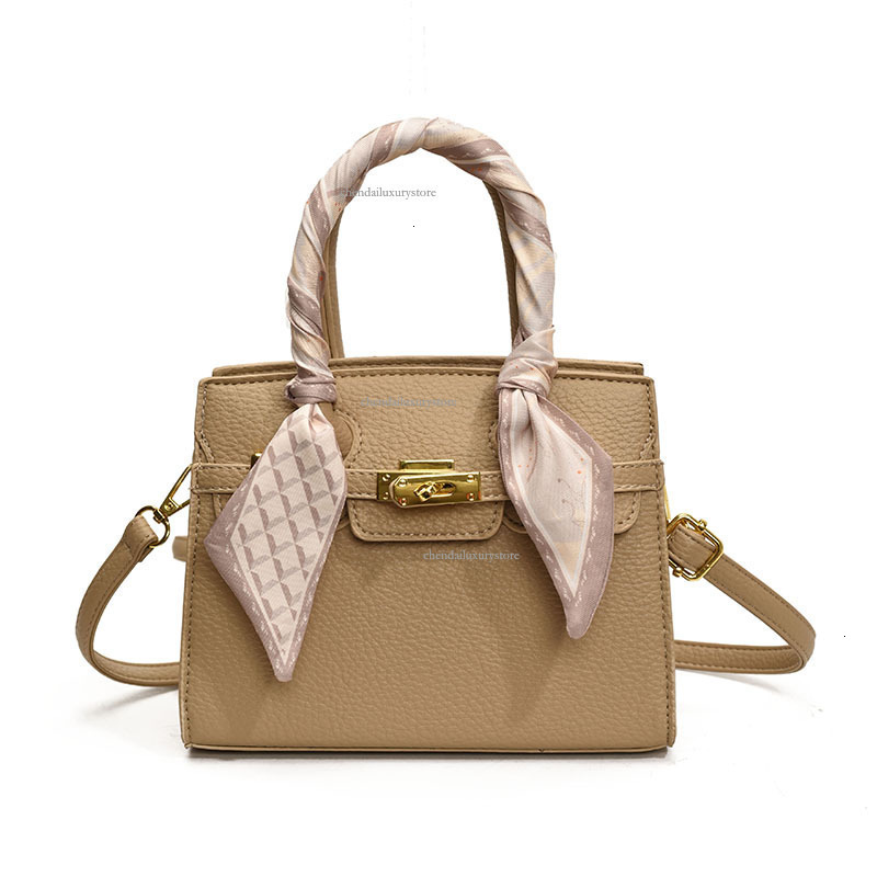 Fashionable Women's Handbag With Free Shipping Designer Bag, Trendy High-end Metal Single Shoulder Diagonal Cross Bag Fresh And Casual Small Squa