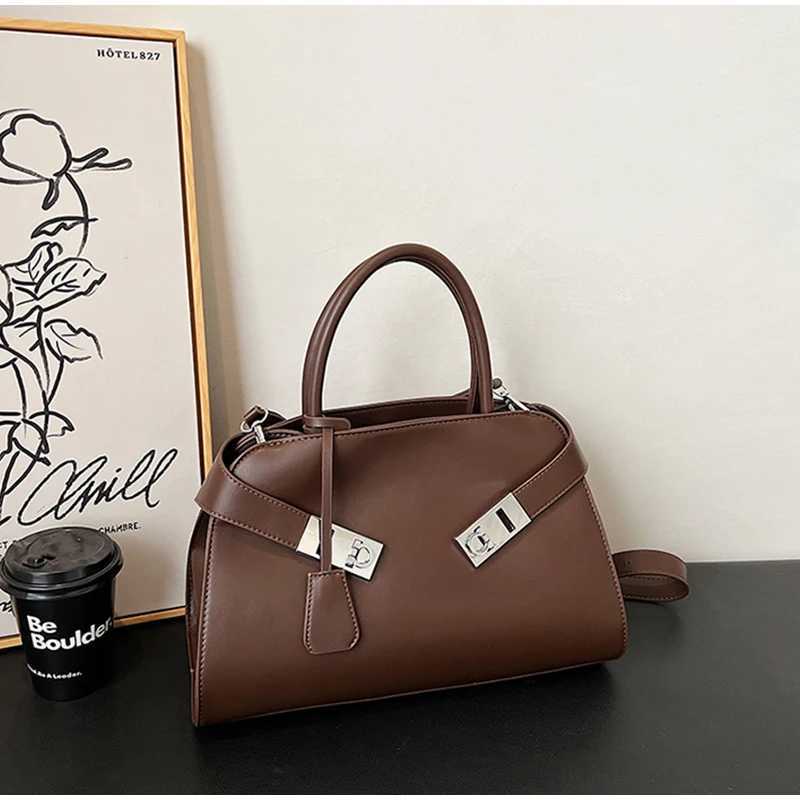 Brand Design Wens Leather Shoder Bag Fi Solid Pu Shell Bag Metal Buckle Design Niche Handbag Ladies Crossbody Bag 2025 Z250516