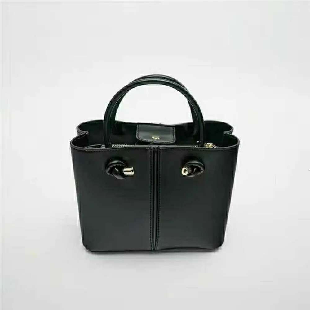 New Handheld Fashionable Simple Temperament Commuter Solid Color Mini City Leisure Handbag High Texture Large Capacity Bag