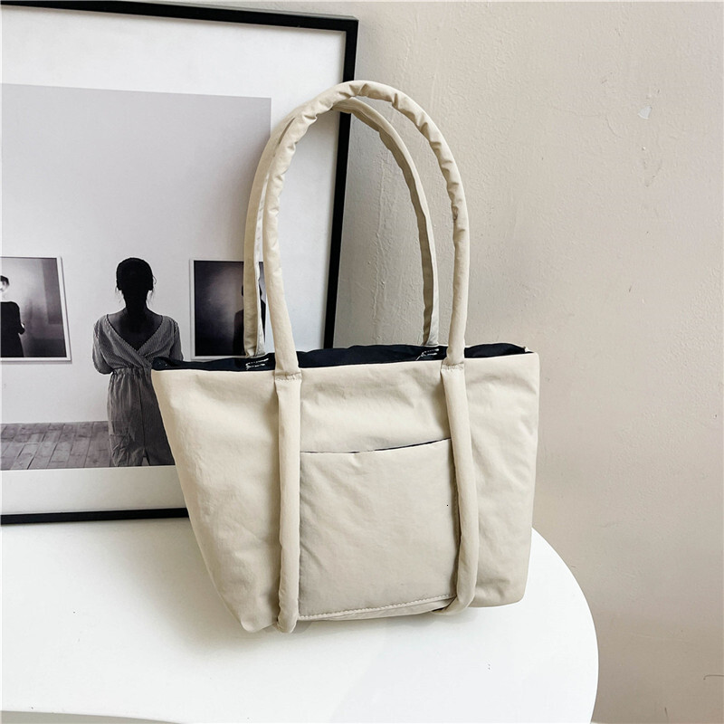Free Delivery Designer Bag Autumn Winter Women's Shoulder Large Capacity Polyester Niche Design Commuting Versatile And Fashionable 2025 Tote For
