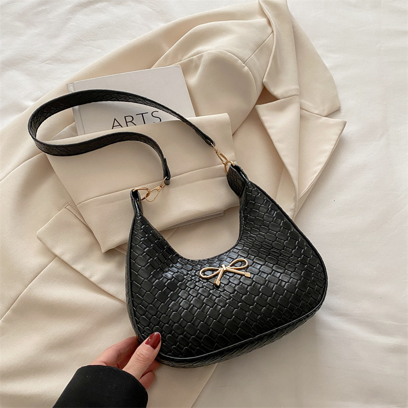 Sweet Girl Heart 2025 Knitted Pattern New Style Simple Luxury Bag And Fashionable Bow Armband New Free Delivery Designer Bag Shoulder Bag With Advance