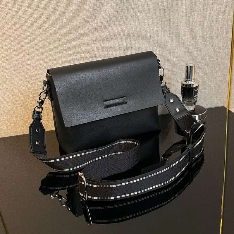 2025 New Spot Large Capacity Wholesale Crossbody Women's Trend Shoulder Bag