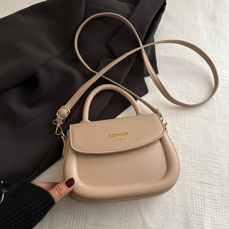 Free Delivery Designer Bag Hand Women's Versatile 2025 New Style Popular This Year Internet Celebrity Stylish And Fashionable Saddle Shoulder Cro
