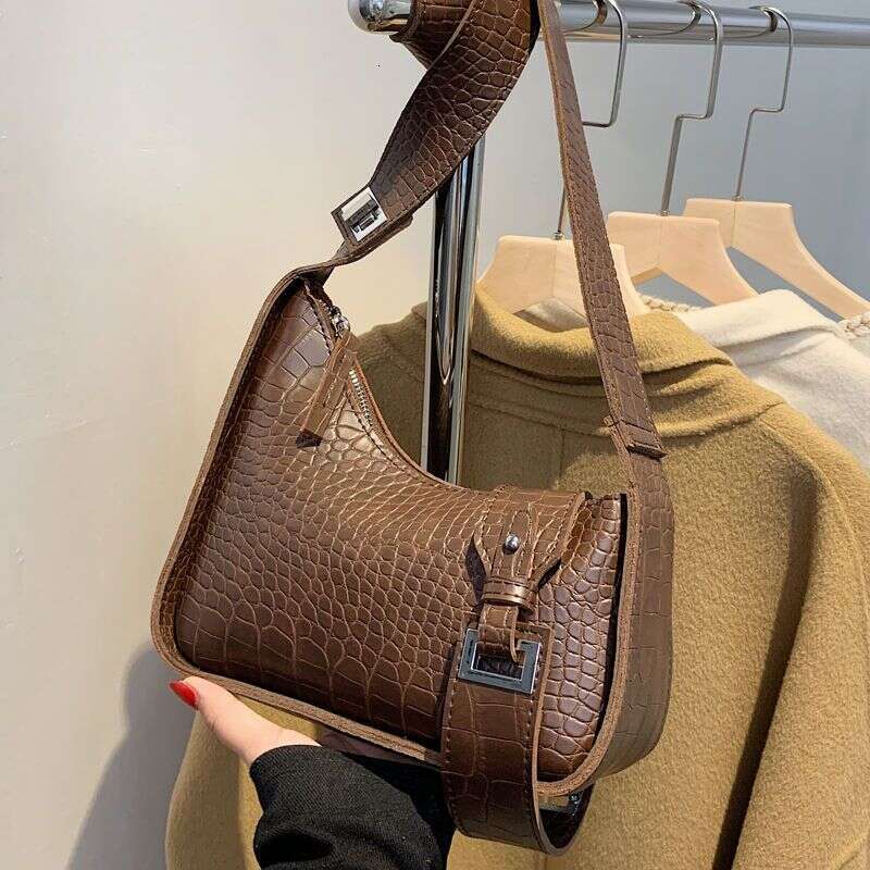Autumn winter broadband small women's 2025 new trendy and versatile shoulder bag high-end feeling internet celebrity fashion
