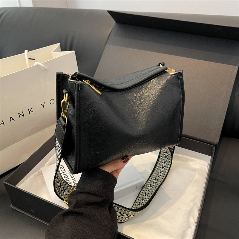 2025S designer French three-dimensional small women versatile new fashion commuting broadband shoulder crossbody pillow bag