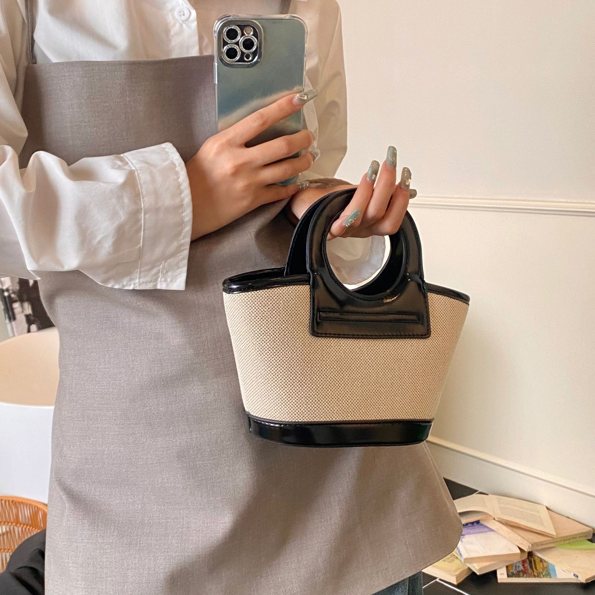 New bag, Korean fashion niche female handheld vegetable basket designer, 2025 new multifunctional commuting shoulder bag, small fresh crossbody bag