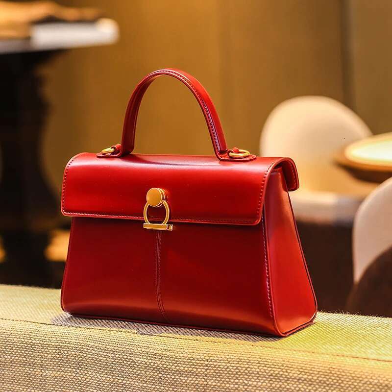 New Small Square Wedding Women's Handbag High Quality Single Shoulder Versatile Commuter Crossbody Bag