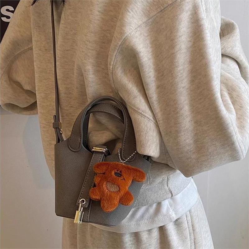 New vegetable basket mini bucket bag women's new high-end texture designer frosted crossbody bag niche single shoulder bag vegetable basket commu
