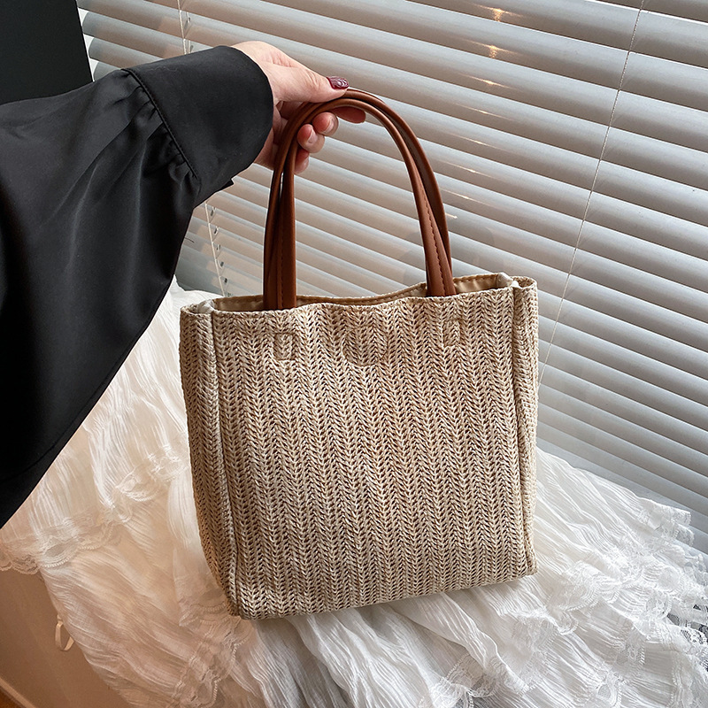 Minimally New Free Delivery Designer Luxury Bag Bag Women's New Ins Beach Large Capacity Bucket Bag Woven Contrasting Color Tote Bag