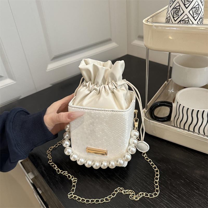 Trendy And Fashionable Shoulder New Free Delivery Designer Luxury Bag Bag Crossbody Bucket Women's Simple Chain Fashion Bag Spring New Style