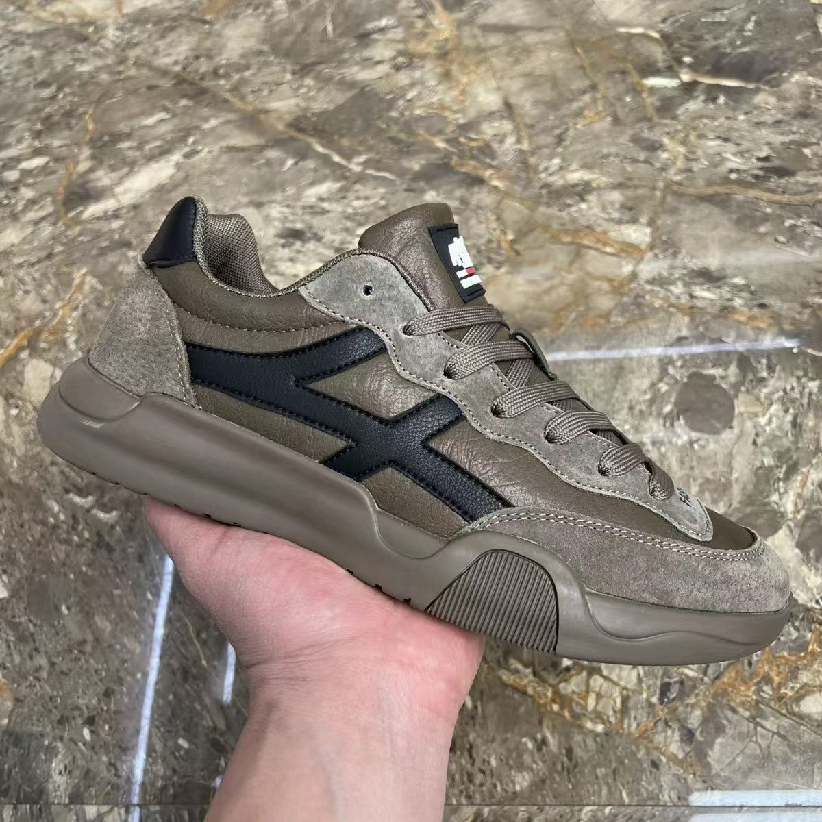 Spring men's 2025 new casual round toe lace up color blocked youth mesh sports breathable soft soled shoes