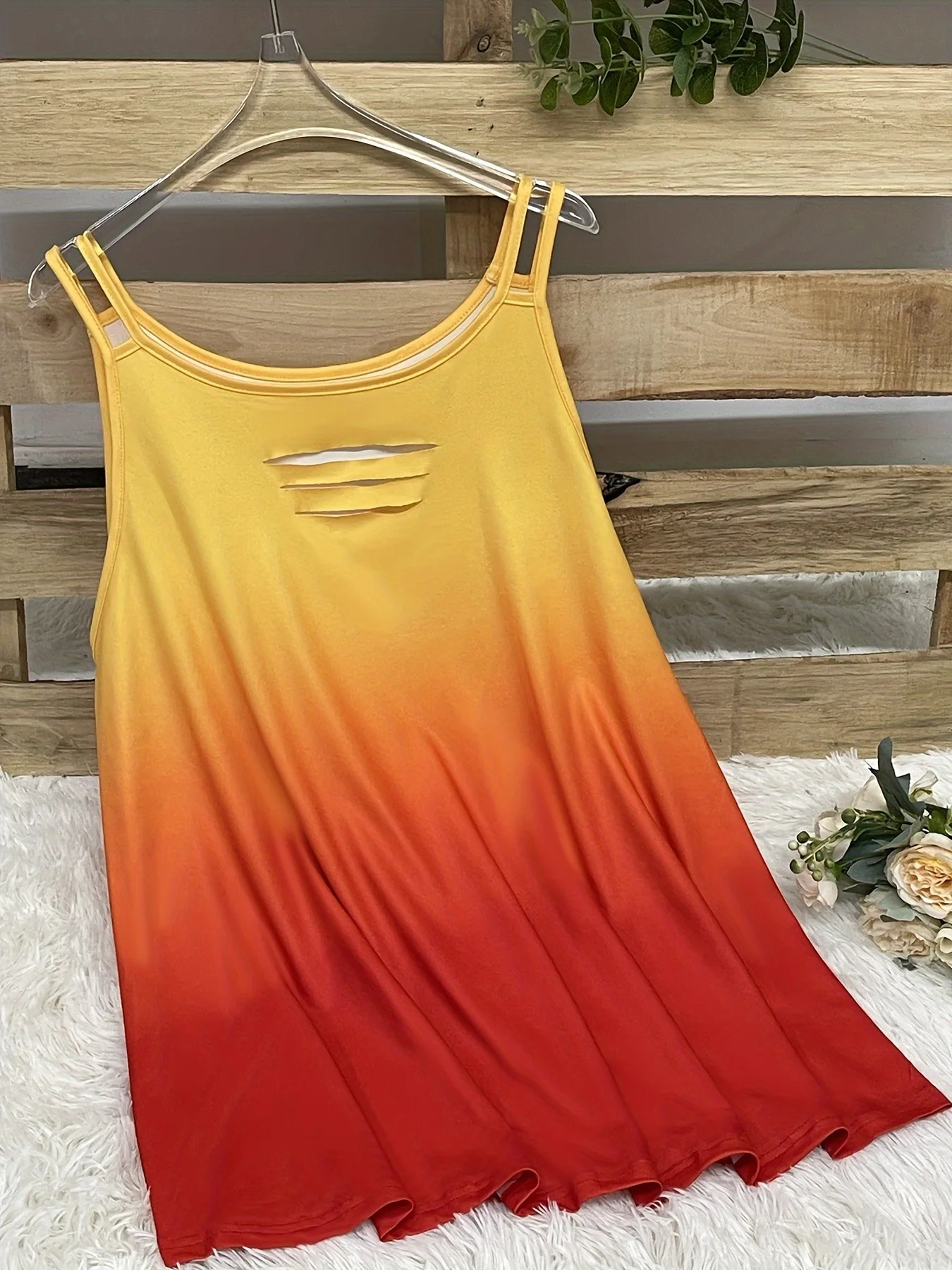 Womens Plus Size Sleeveless Gradient Tank Top with Cutout for Summer Casual Wear Comfortable and Stylish 250515