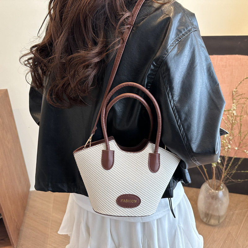 New trendy color blocked niche women's new fashionable multifunctional cross body texture hand-held bucket bag, high-end texture simple designer 